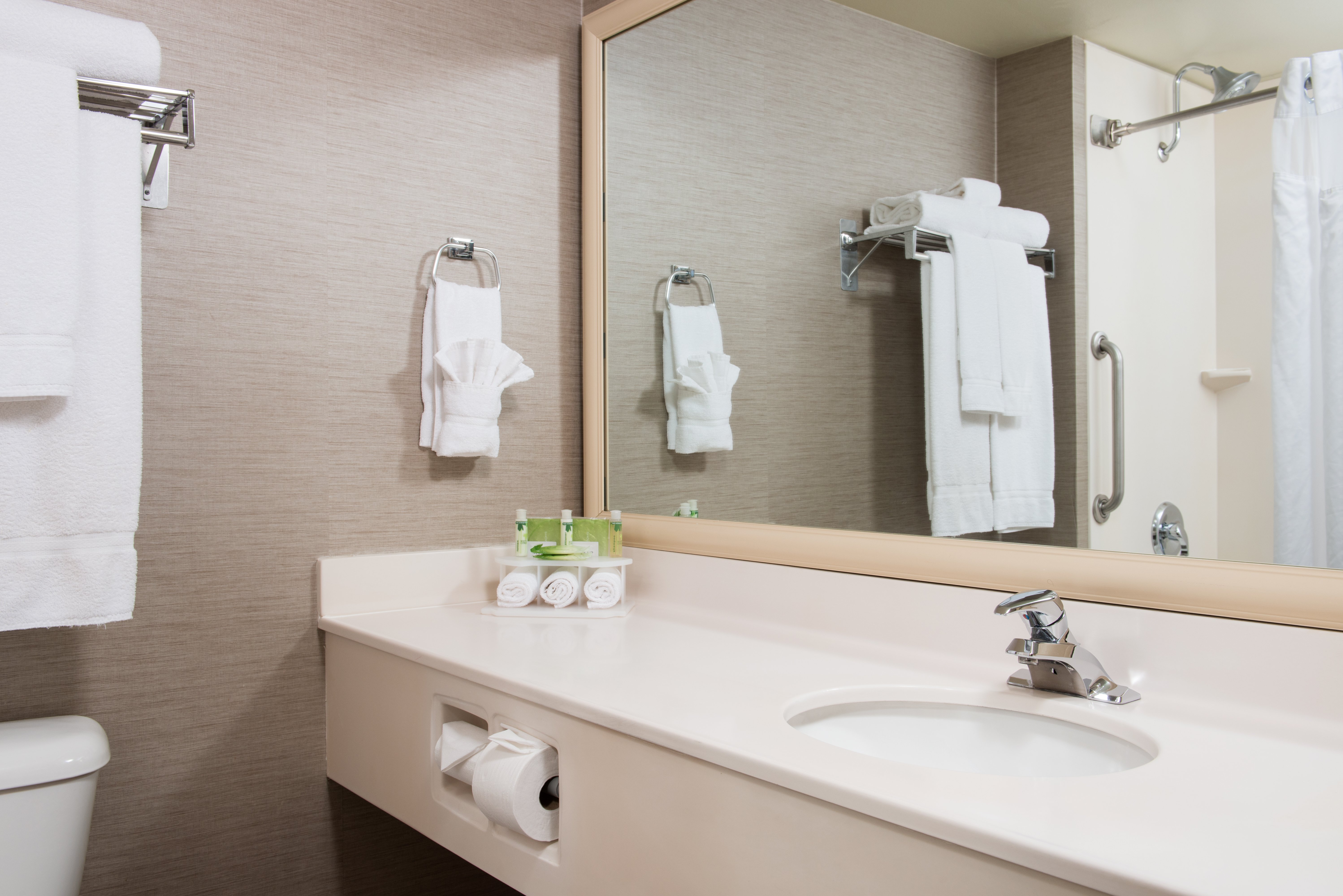 holiday inn express and suites burlington by ihg
