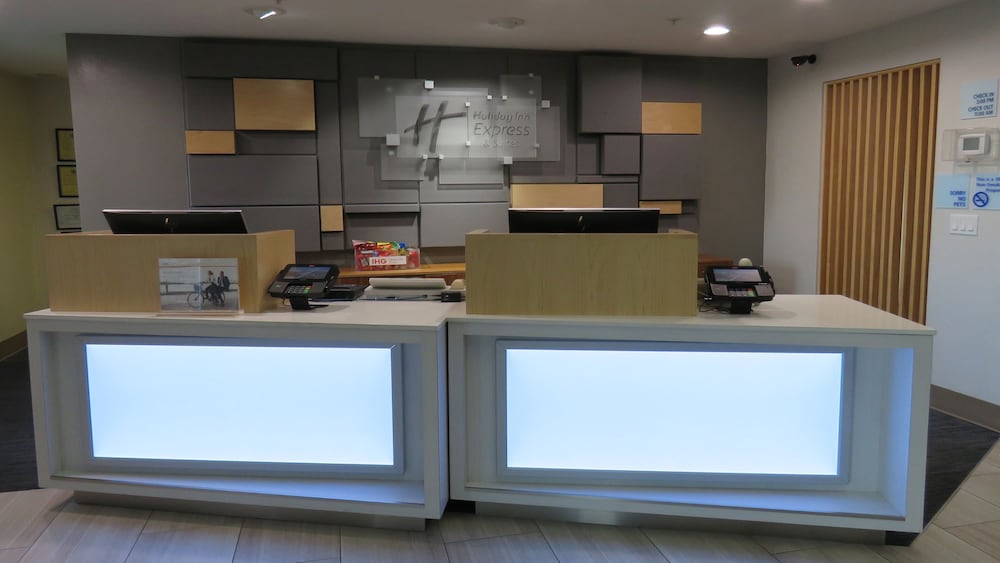 holiday inn express and suites burlington by ihg