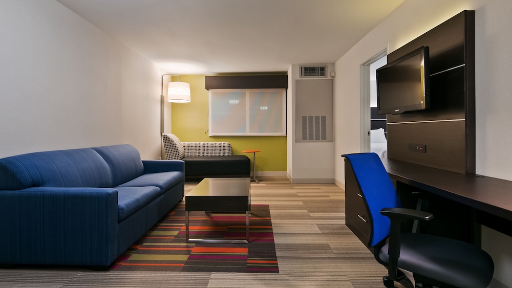 holiday inn express and suites burlington by ihg
