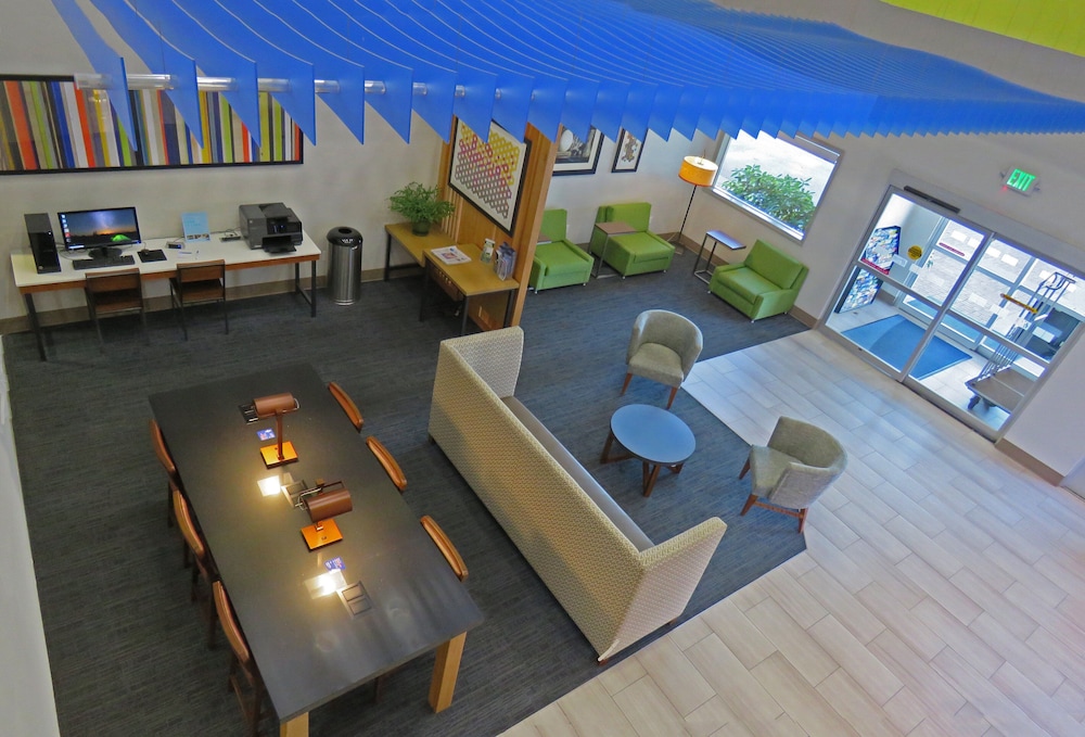 holiday inn express and suites burlington by ihg