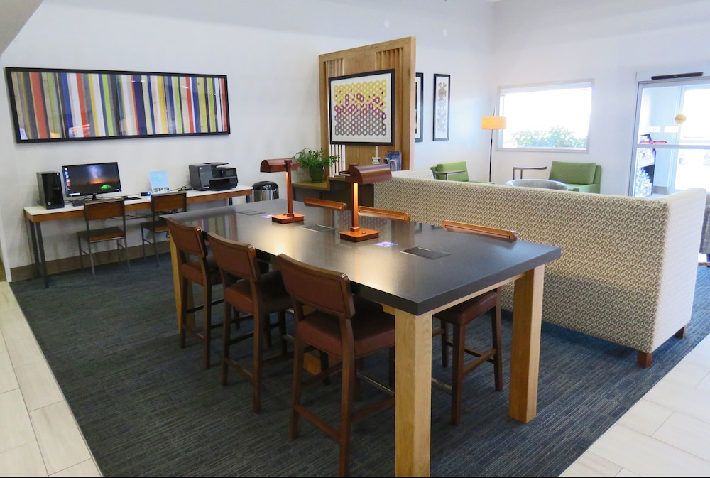 holiday inn express and suites burlington by ihg