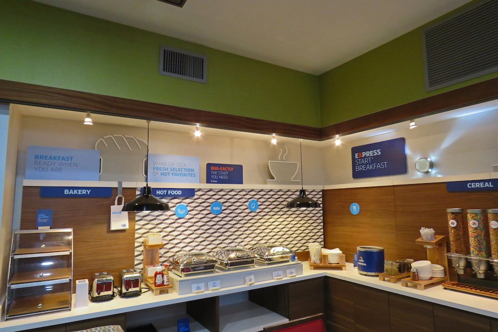 holiday inn express and suites burlington by ihg