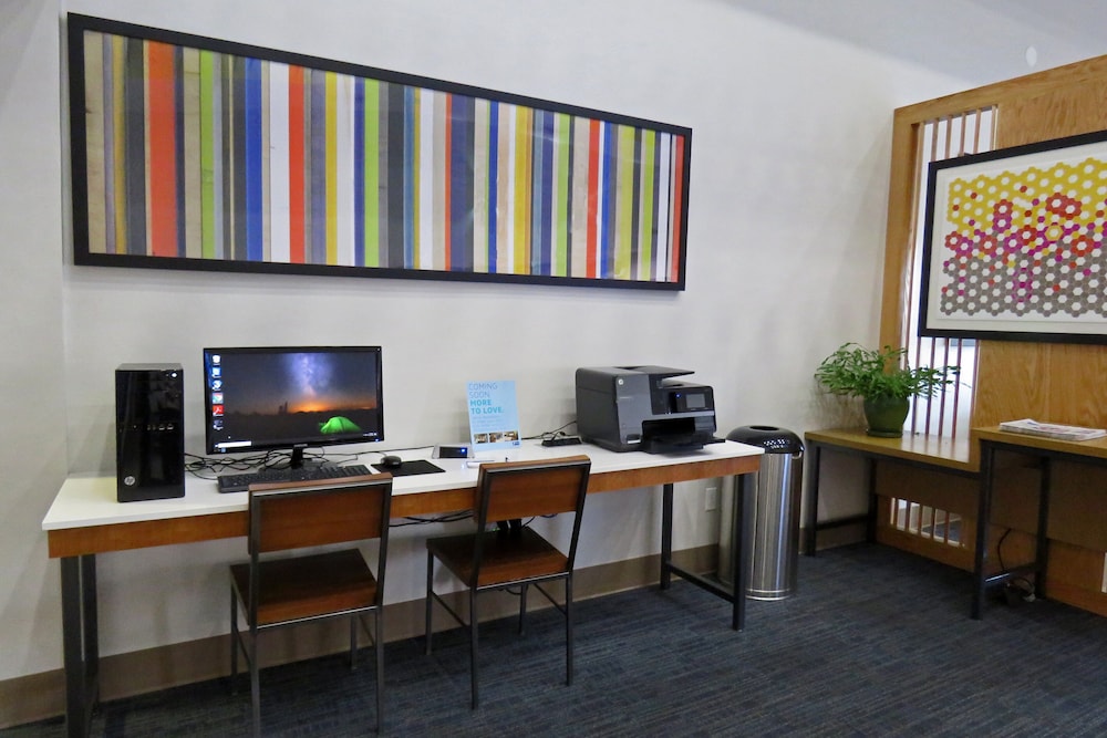 holiday inn express and suites burlington by ihg