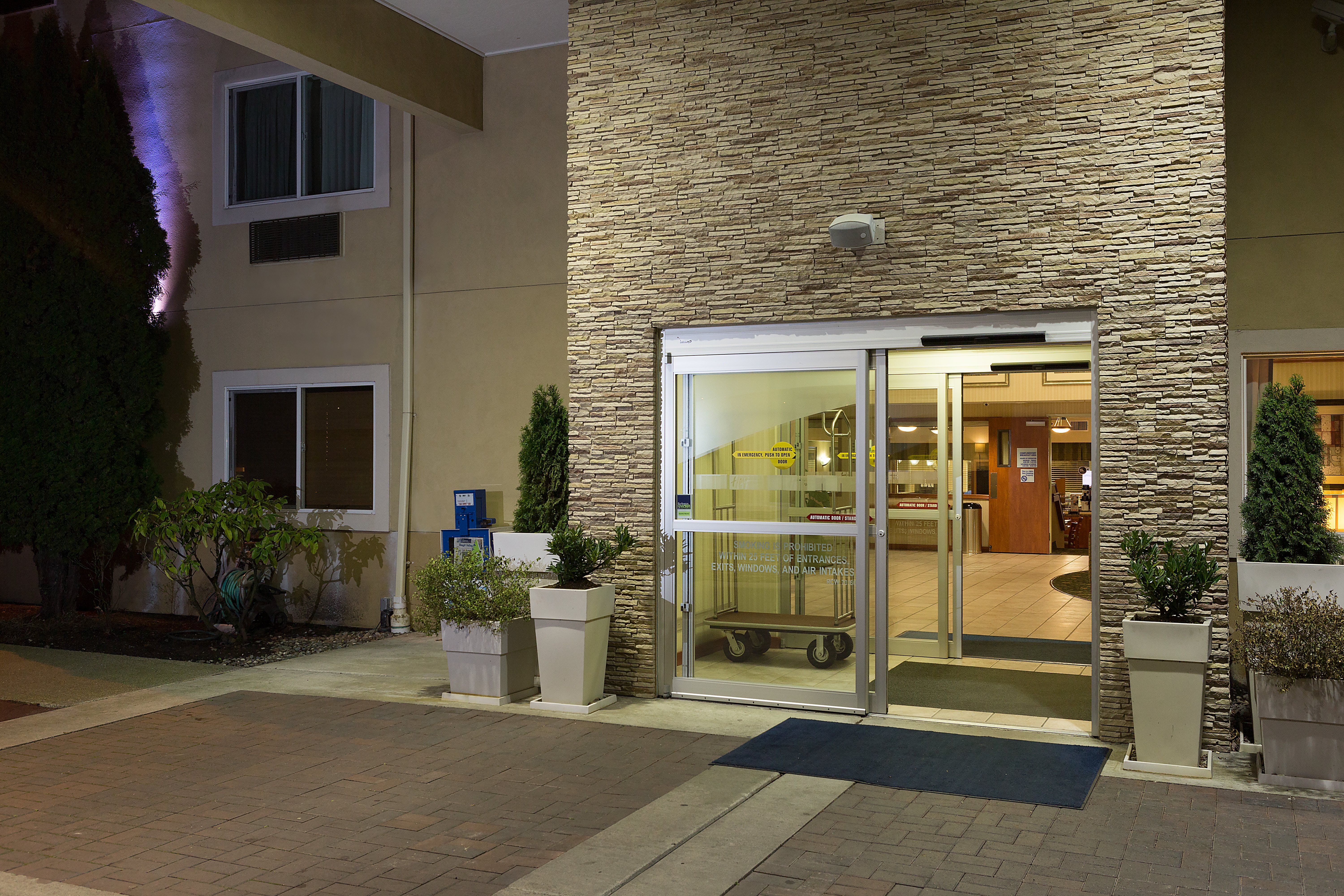 holiday inn express and suites burlington by ihg