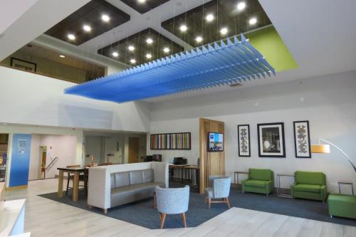 holiday inn express and suites burlington by ihg