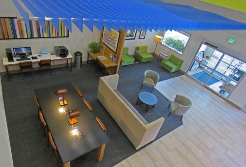 holiday inn express and suites burlington by ihg