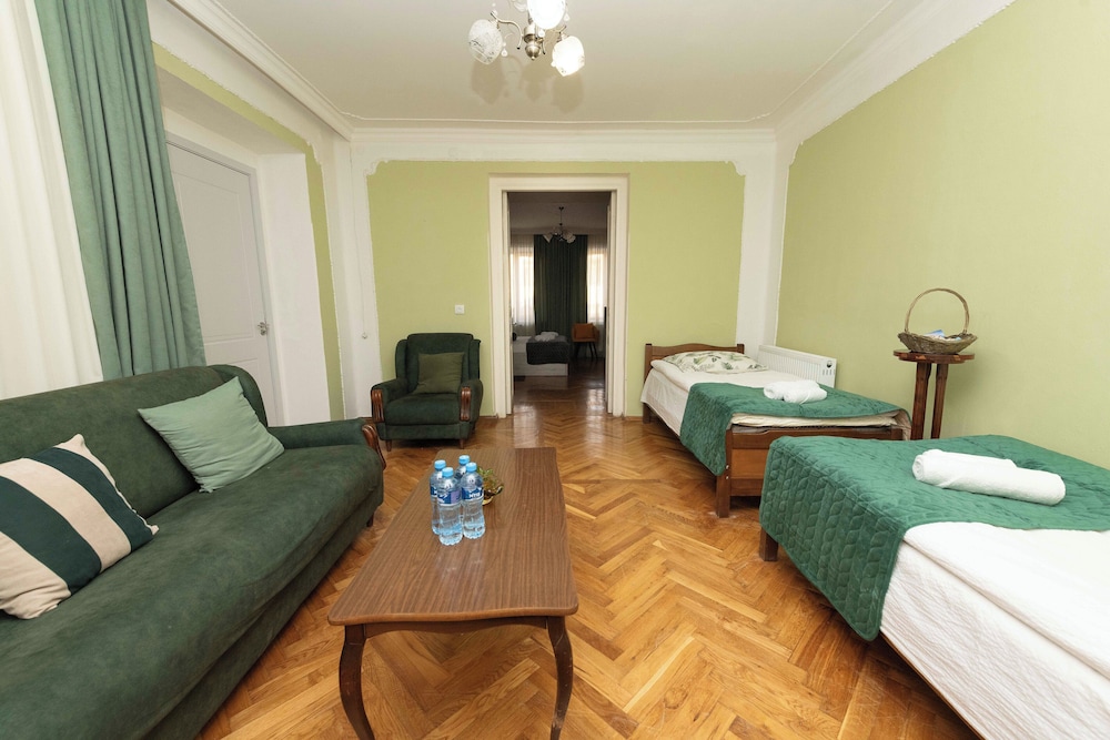 annas guest house