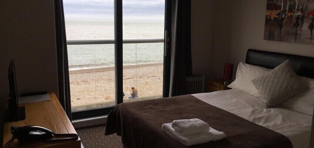 number 44 hotel and bar