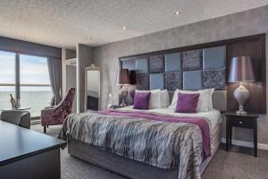 number 44 hotel and bar