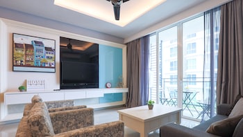 the shore swimming pool melaka by i housing