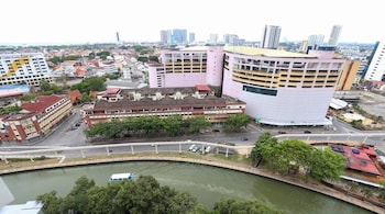 the shore swimming pool melaka by i housing