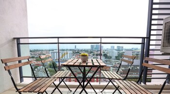 the shore swimming pool melaka by i housing