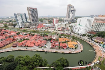 the shore swimming pool melaka by i housing