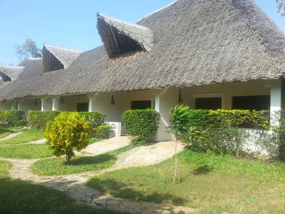maweni beach cottages