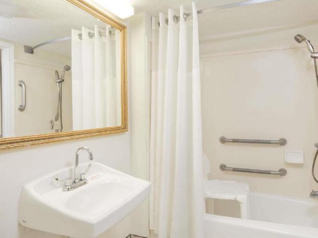 days inn by wyndham biloxi beach