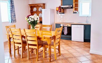 dingle harbour cottages 3 bed sleeps 6