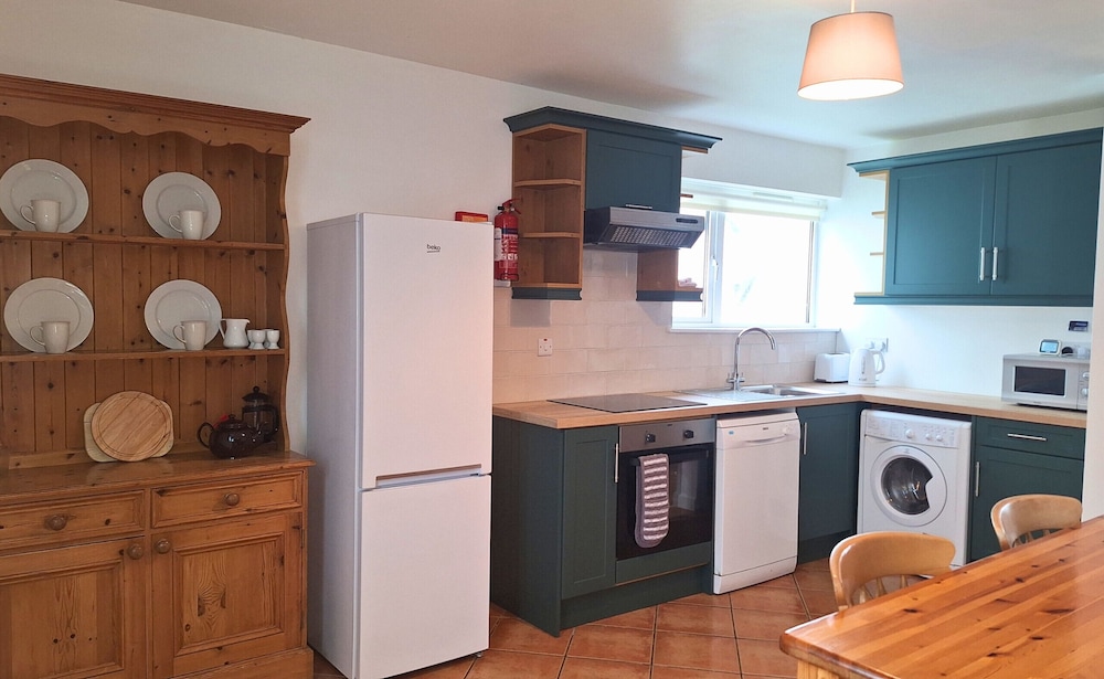 dingle harbour cottages 3 bed sleeps 6