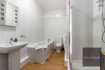 city centre spacious apartment