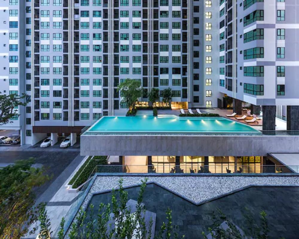 the base pattaya by feng