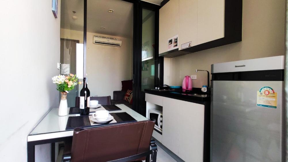 the base pattaya by feng