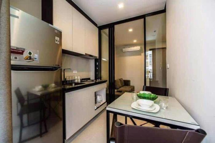 the base pattaya by feng