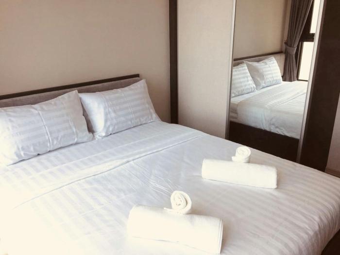 the base pattaya by feng