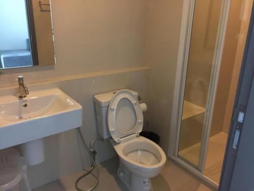 the base pattaya by feng