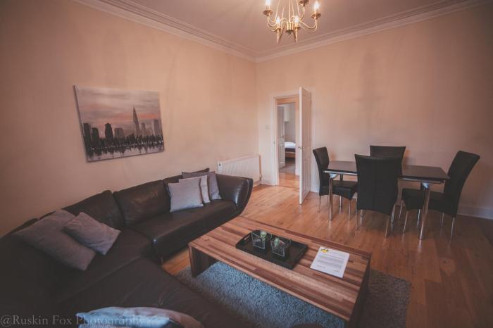 stylish and spacious two bed in aberdeens west end