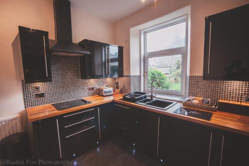 stylish and spacious two bed in aberdeens west end