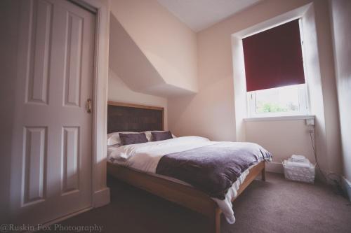stylish and spacious two bed in aberdeens west end