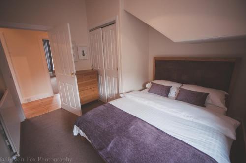 stylish and spacious two bed in aberdeens west end