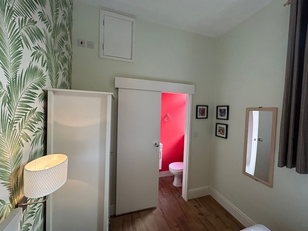 the lyndhurst guest house