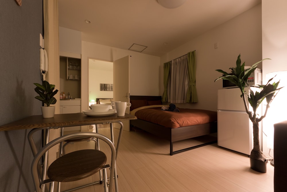 mini hotel shinjuku front 101