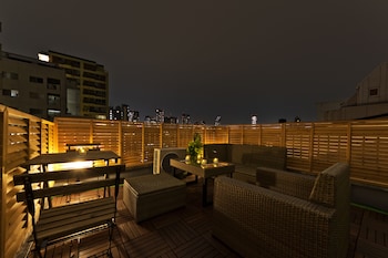mini hotel shinjuku front 101