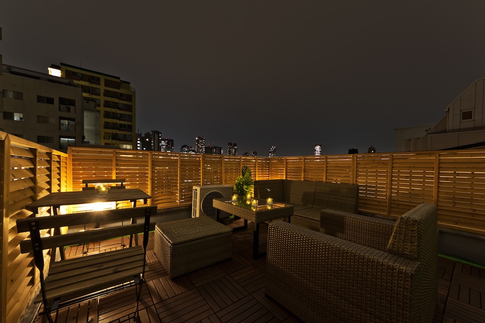 mini hotel shinjuku front 101