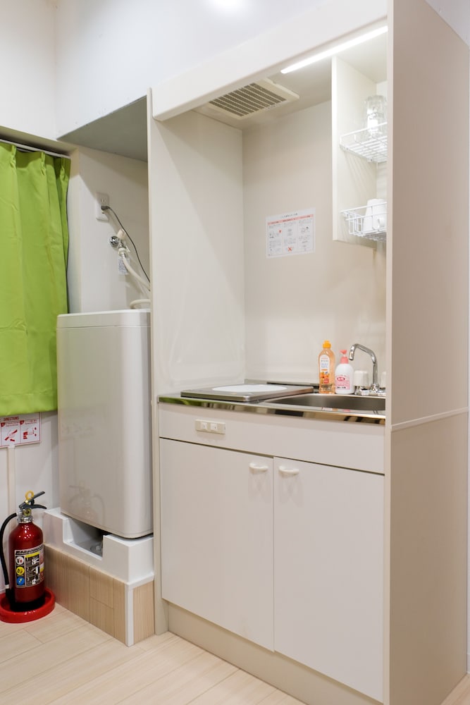 mini hotel shinjuku front 101