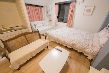 mini hotel shinjuku front 101