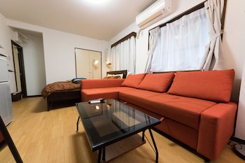 mini hotel shinjuku front 101