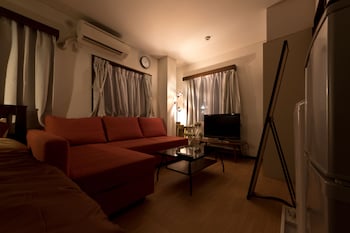 mini hotel shinjuku front 101