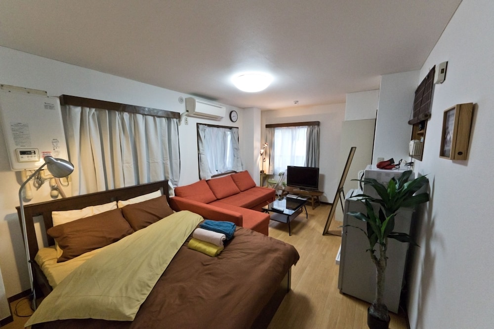 mini hotel shinjuku front 101
