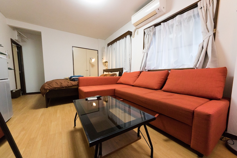 mini hotel shinjuku front 101