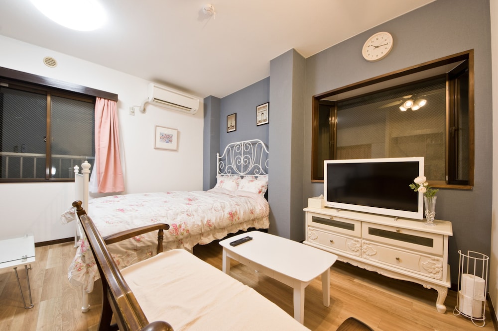 mini hotel shinjuku front 101