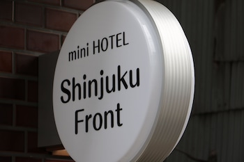 mini hotel shinjuku front 101