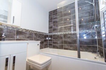 1 bed below deck by pureserviced