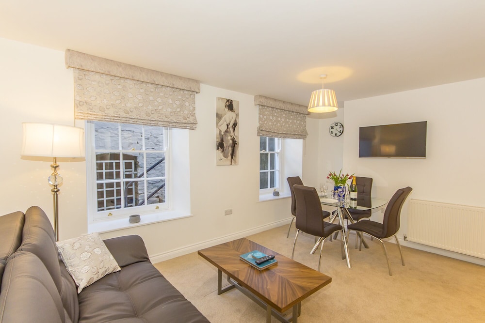 1 bed below deck by pureserviced