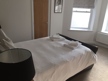 1 bed below deck by pureserviced