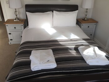 1 bed below deck by pureserviced