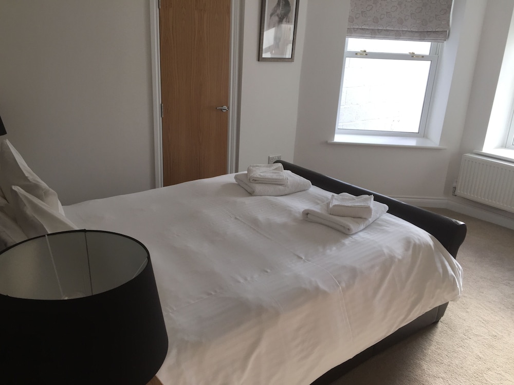 1 bed below deck by pureserviced