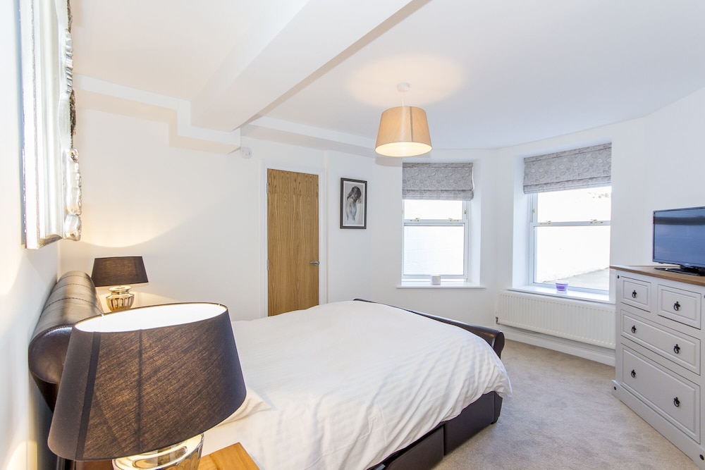 1 bed below deck by pureserviced