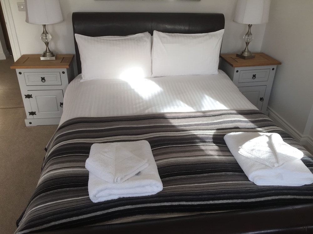 1 bed below deck by pureserviced